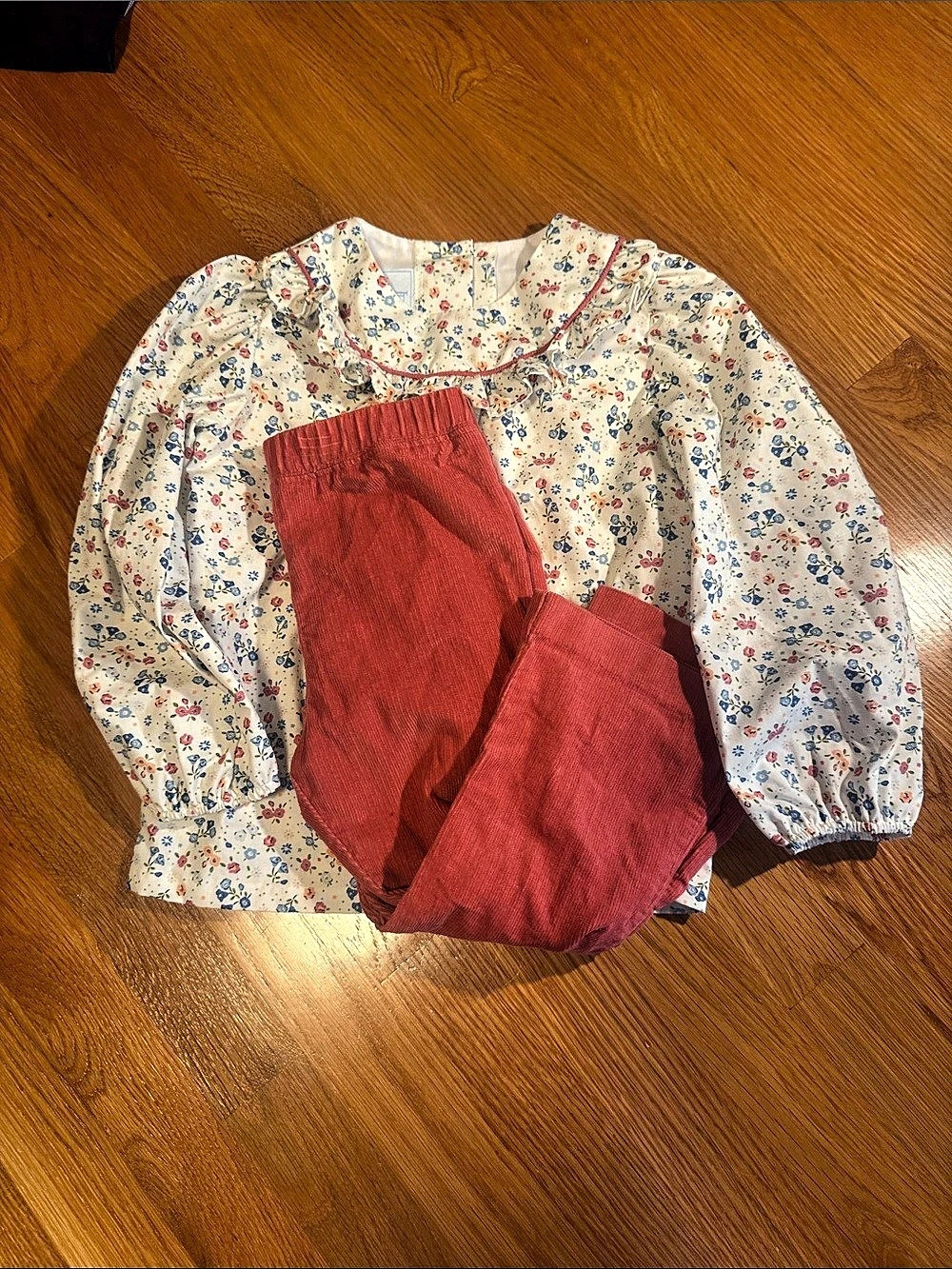 Little English Floral Blouse & Pants Set in White & Salmon